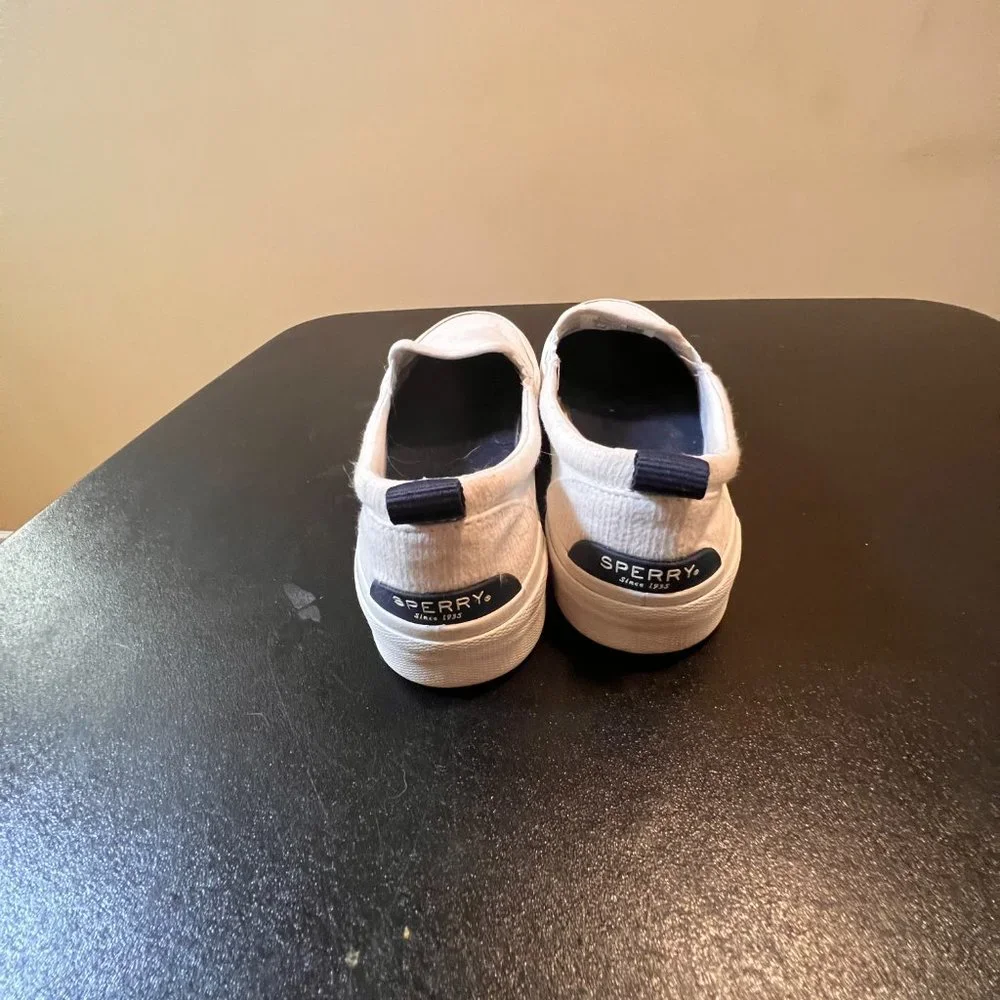 Sperry size 8 white pier wave high slip on sneakers